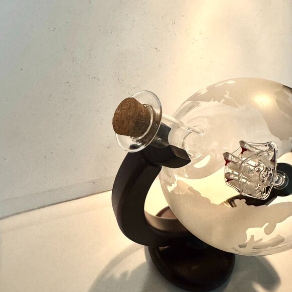 Kempstood Glass Globe Whiskey Decanter 850 ml Hand Blown Inner Galleon Ship READ - Picture 3 of 16
